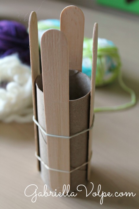 Knitting loom DIY - yarn play for the child with special needs
