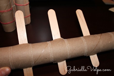 Yarn play loom