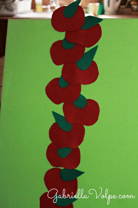 A flannel/ felt board with cut-out shapes allows for a variety of storytelling or numeracy activities in the morning circle.
